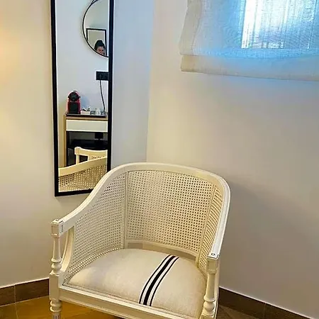 El Del César Boutique, Aparcamiento Gratis